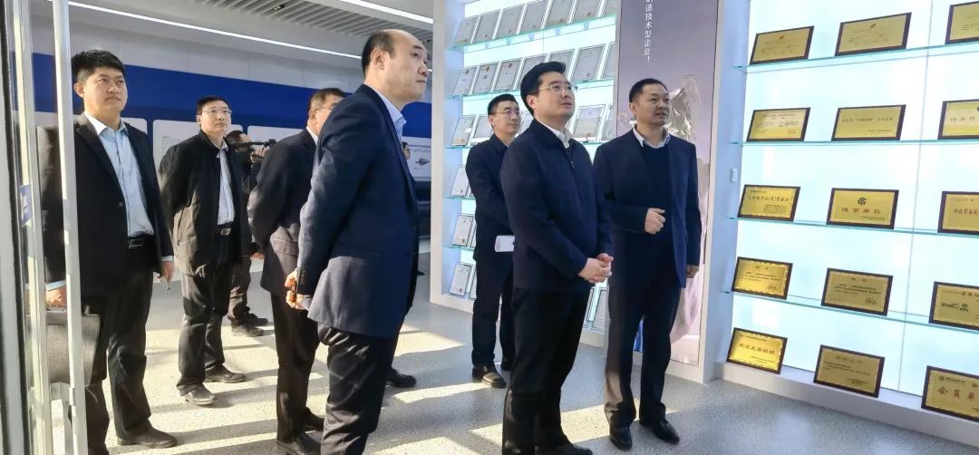 淄博市副市長(zhǎng)、高新區(qū)工委書(shū)記李俊杰蒞臨朗達(dá)調(diào)研指